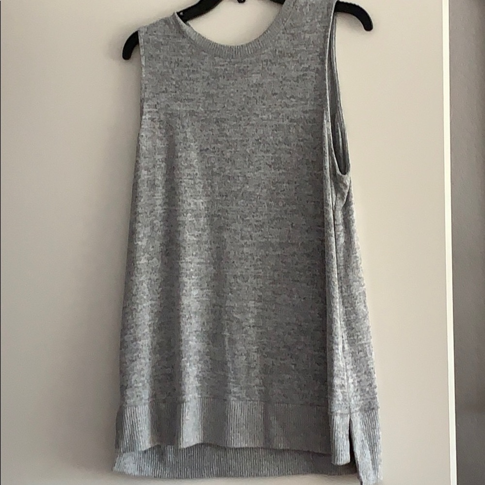 Grey sweater no sleeves